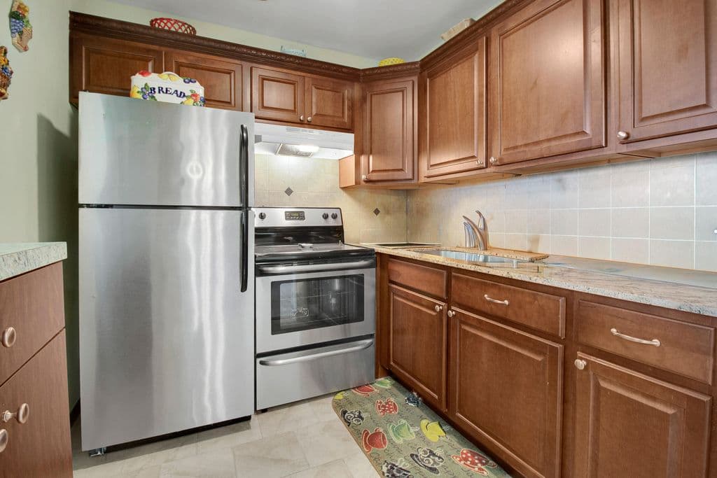 1-bedroom Condo — 412 BRIGHTON J