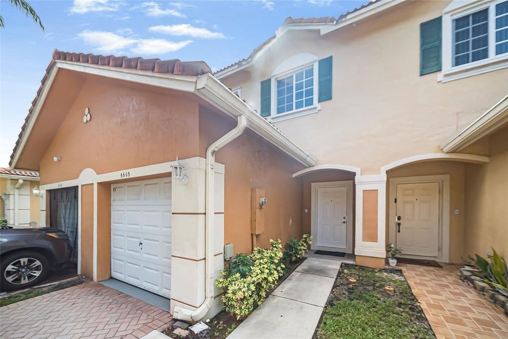 3-bedroom Property — 6603 CATALINA Lane #0