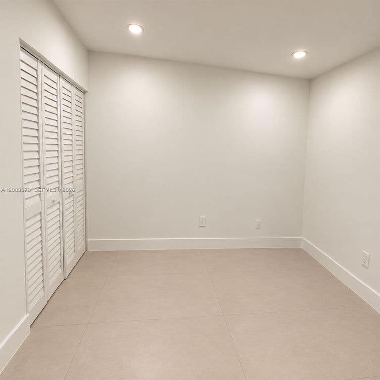 6+1 Müstakil ev — 20022 SW 118th Ave