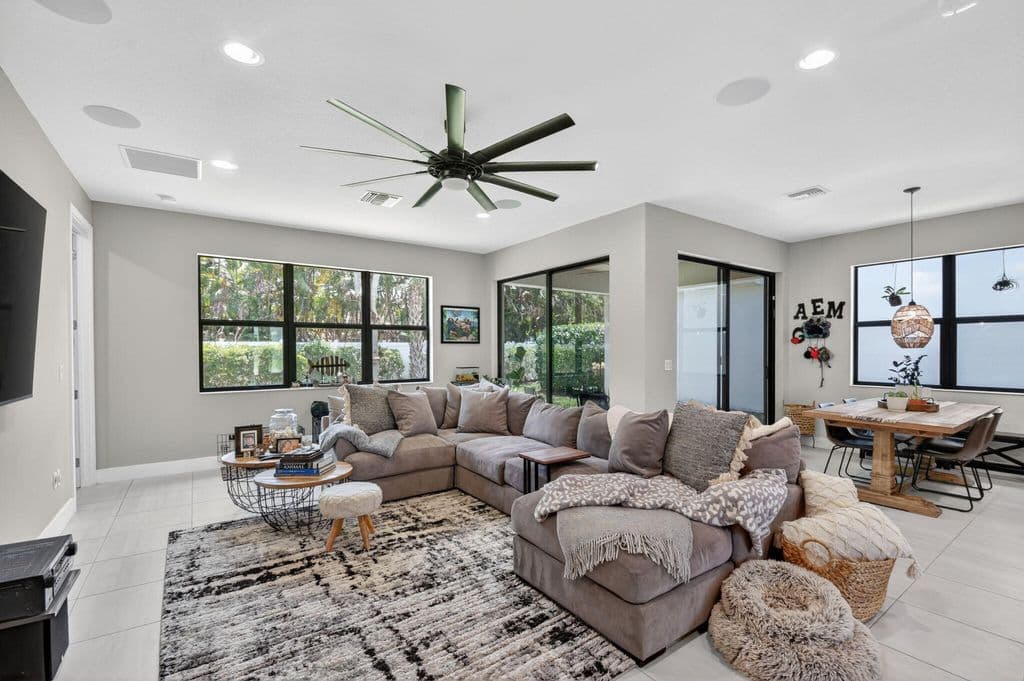 5-bedroom Single-Family Home — 7174 Villamar Way
