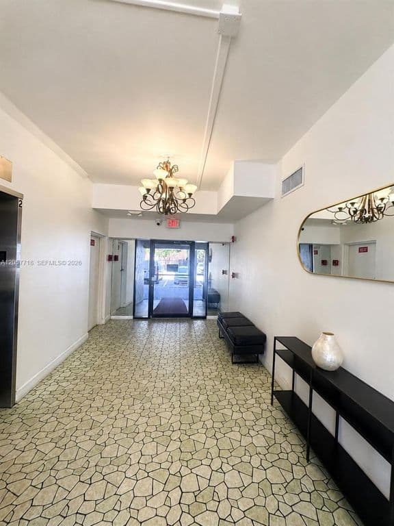 1-bedroom Condo — 1465 NE 123rd St APT 609