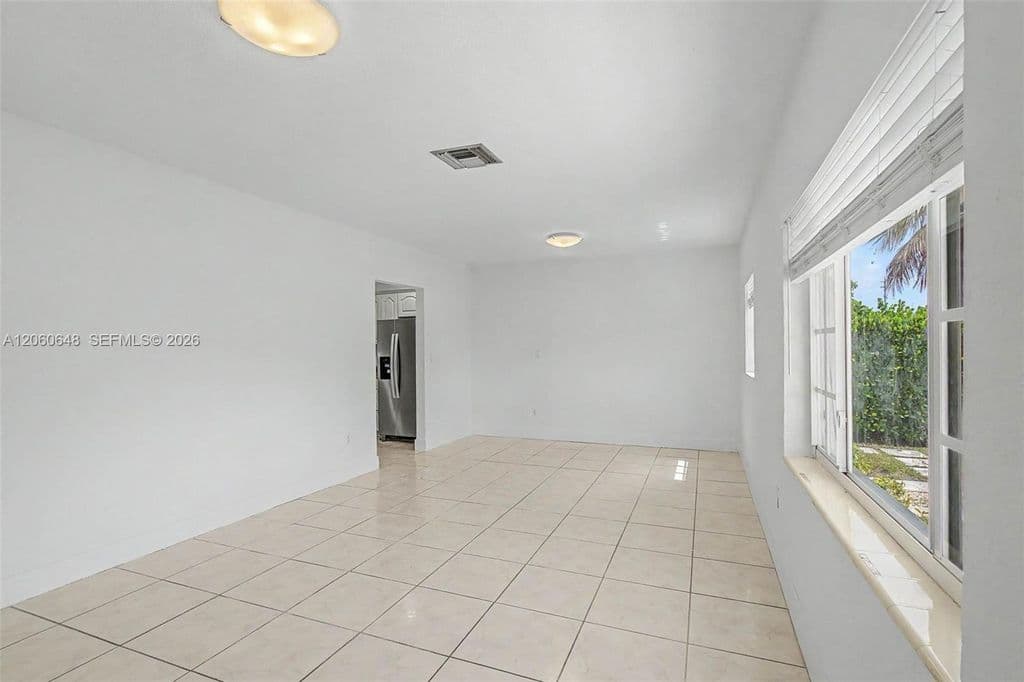 4+1 Müstakil ev — 5360 W 2nd Ave