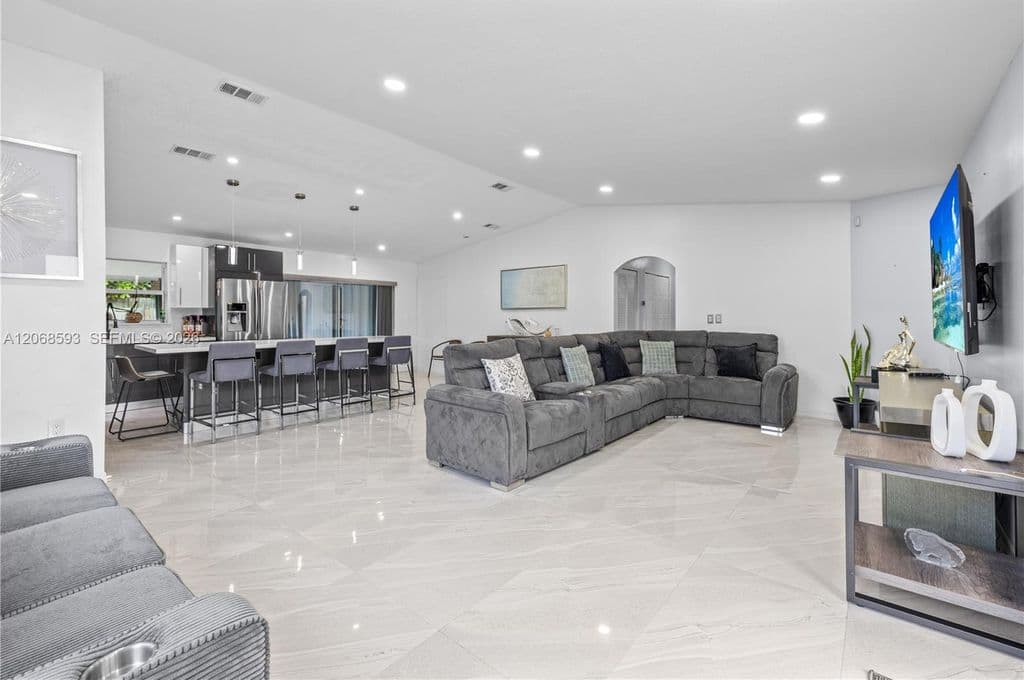 4-bedroom Single-Family Home — 17150 SW 145th Ct