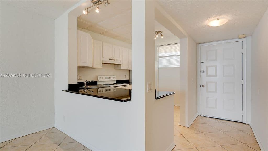 2-bedroom Condo — 114 Lake Emerald Dr APT 409