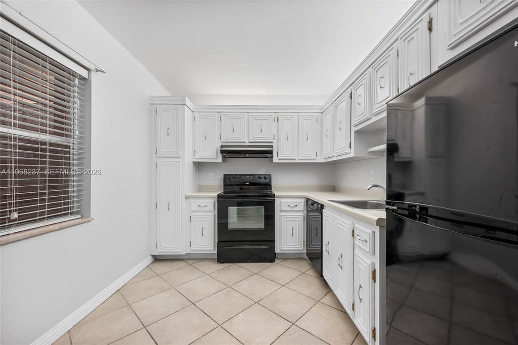 2+1 Condo — 2861 Somerset Dr APT 104