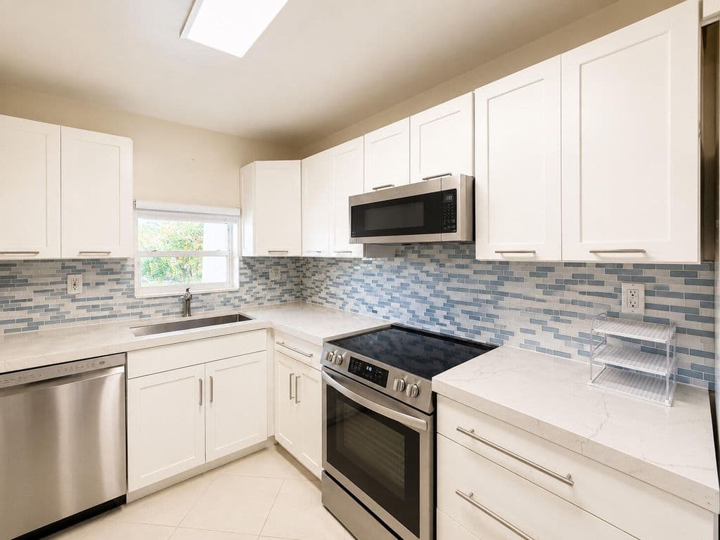 2+1 Condo — 9411 N Hollybrook Lake Drive #309