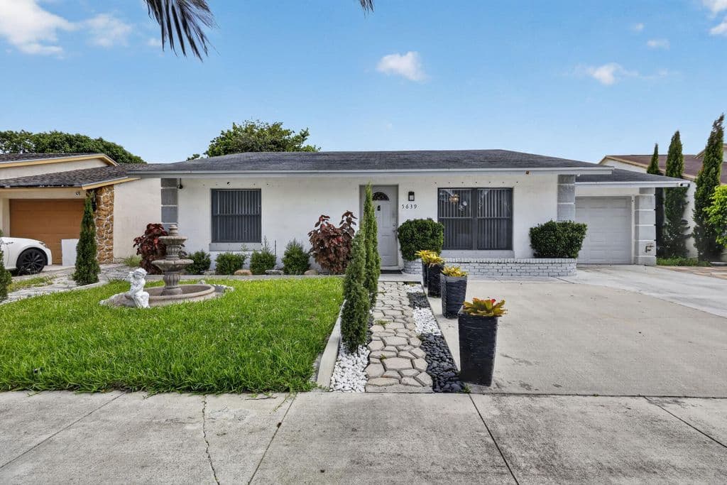 4+1 Müstakil ev — 5639 Ithaca Circle E