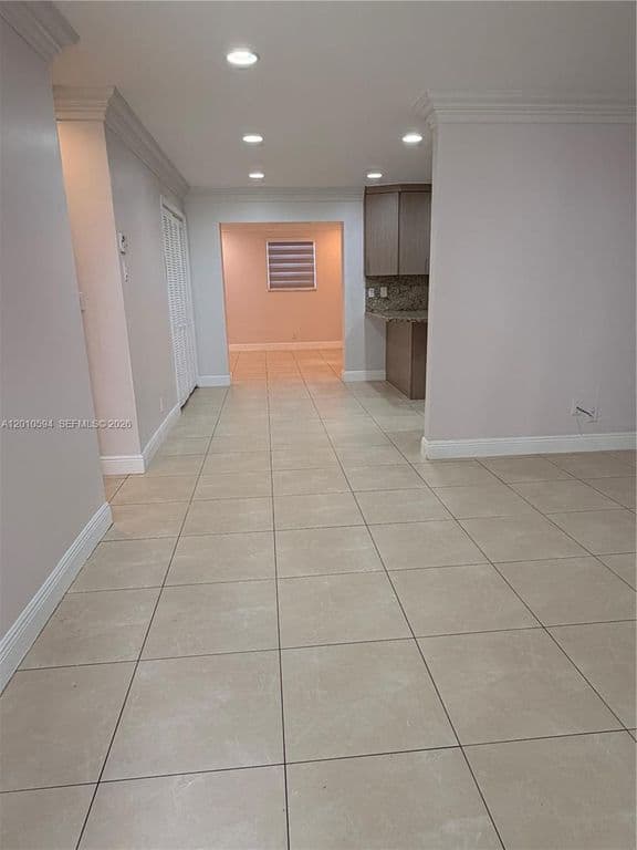 4+1 Müstakil ev — 3011 N 74th Ave