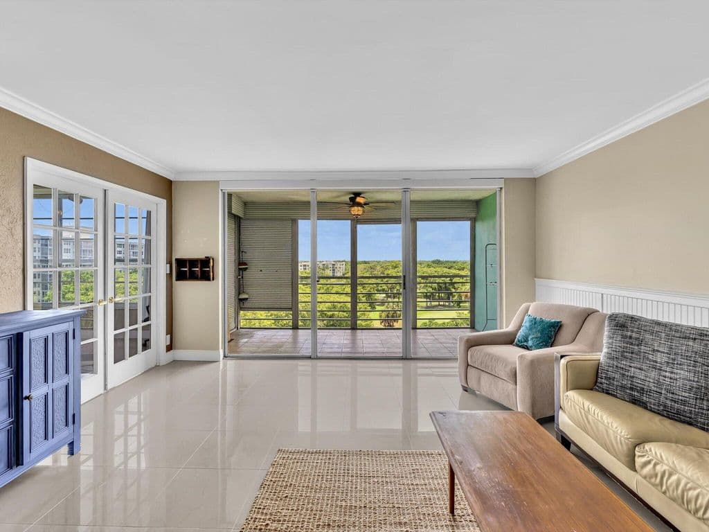 3-bedroom Condo — 605 OAKS Drive #810