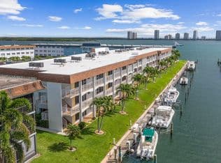 2+1 Condo — 110 SHORE Court #315, North Palm Beach, 33408