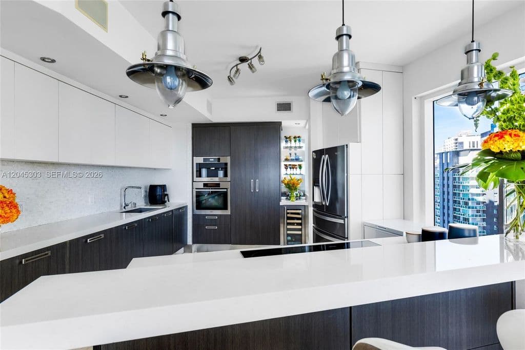3-bedroom Condo — 60 SW 13th St APT 3200