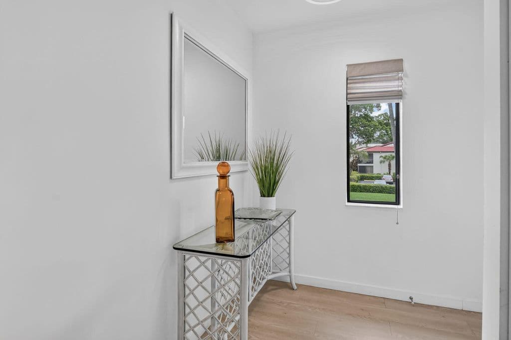 2-bedroom Condo — 8545 Casa Del Lago #38 H