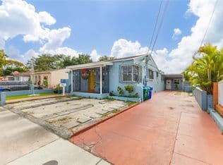 6+1 Mülk — 2818 SW 2nd St, Miami, 33135