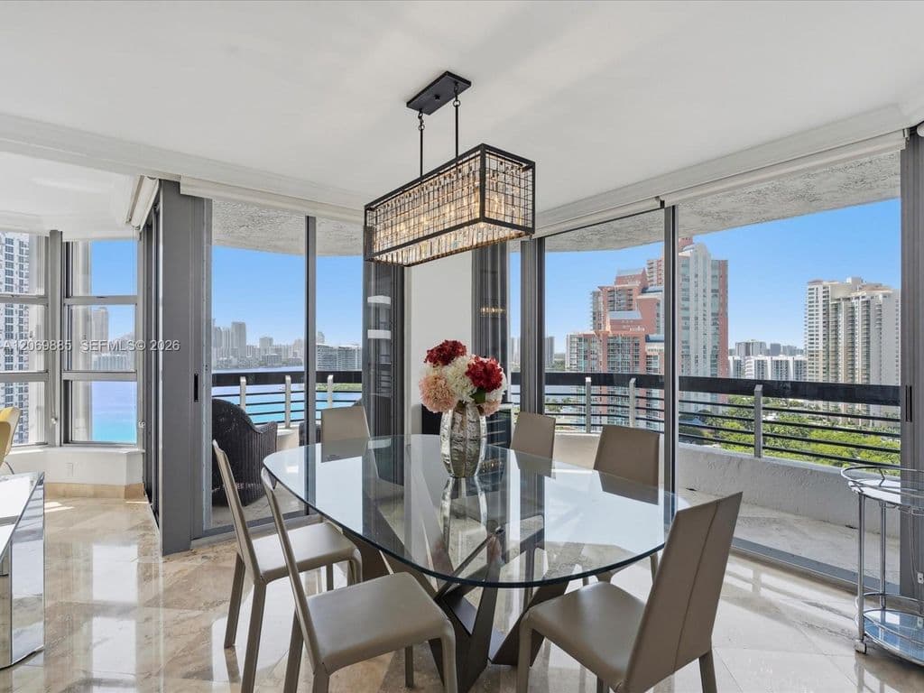 2+1 Condo — 3400 NE 192nd St APT 2001