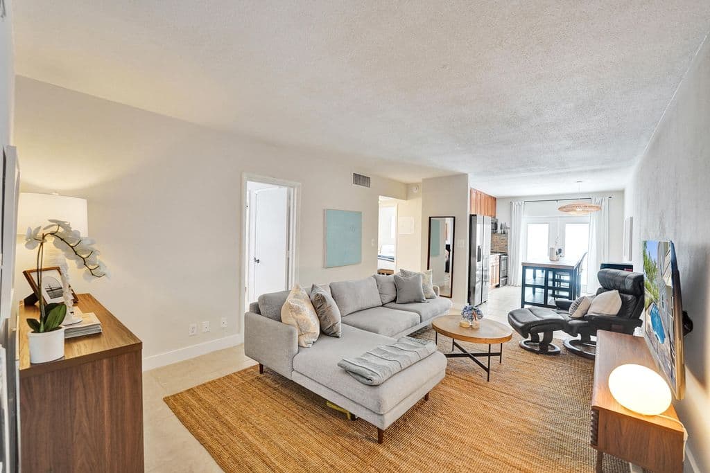 2+1 Condo — 510 NE 17th Avenue #103