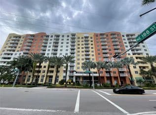 3+1 Condo — 18800 NE 29th Ave APT 418, Aventura, 33180