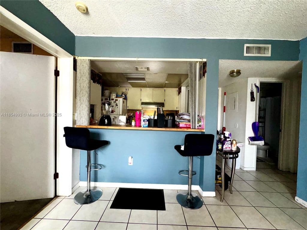 2+1 Condo — 7165 NW 186th St APT A211