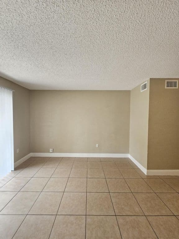 2-bedroom Condo — 4324 NW 9TH Avenue #6-1C