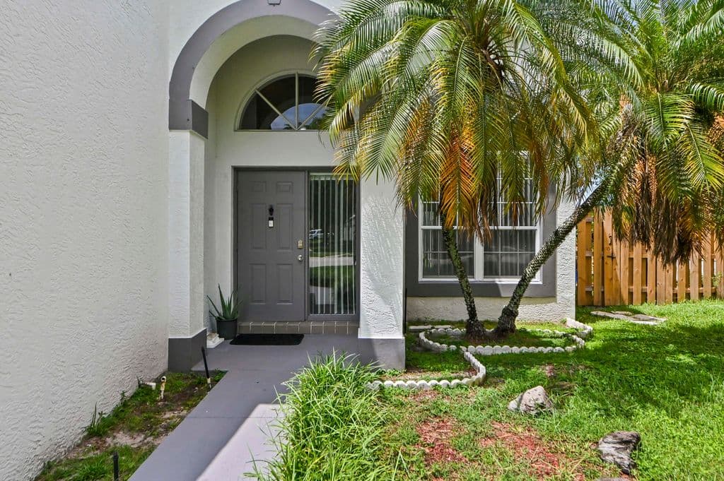 4-bedroom Single-Family Home — 7581 BRISTOL BAY Lane
