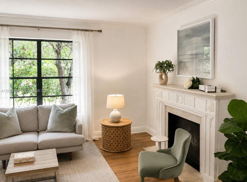 3+1 Müstakil ev — 585 NE 121st St