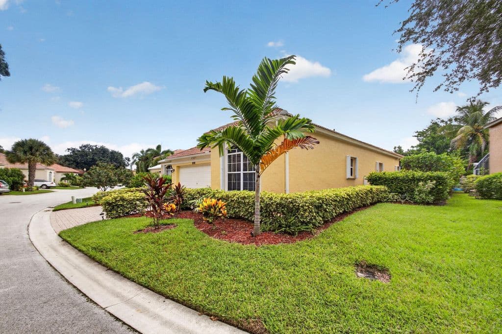 4-bedroom Single-Family Home — 8058 Via Hacienda