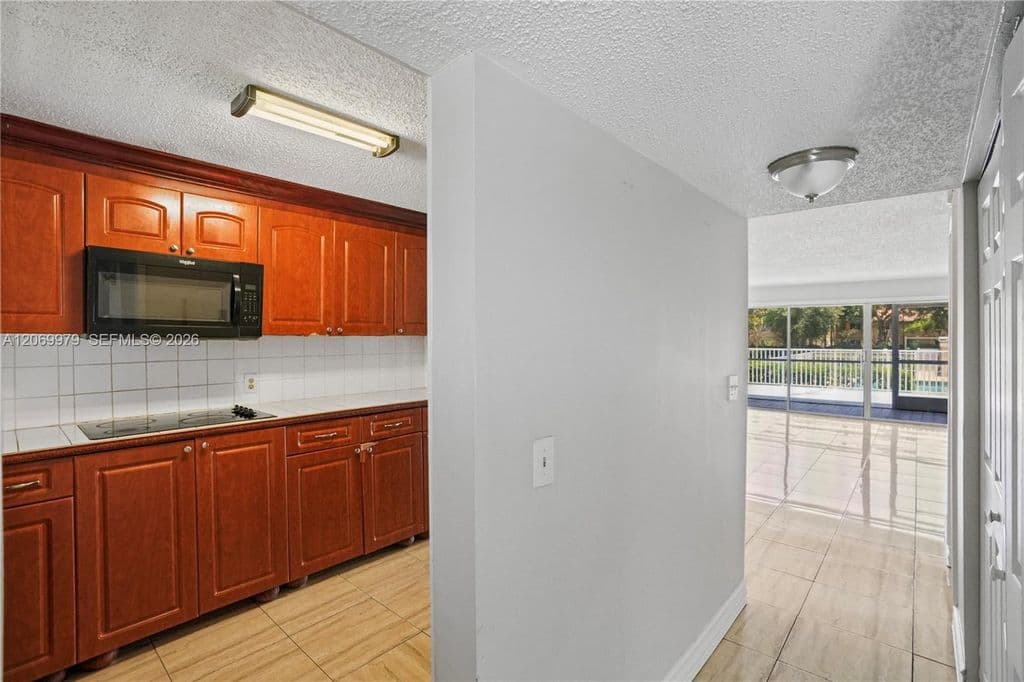 1-bedroom Condo — 661 N University Dr #1103