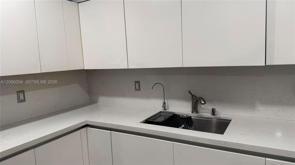 3-bedroom Single-Family Home — 529 SW 79th Ave