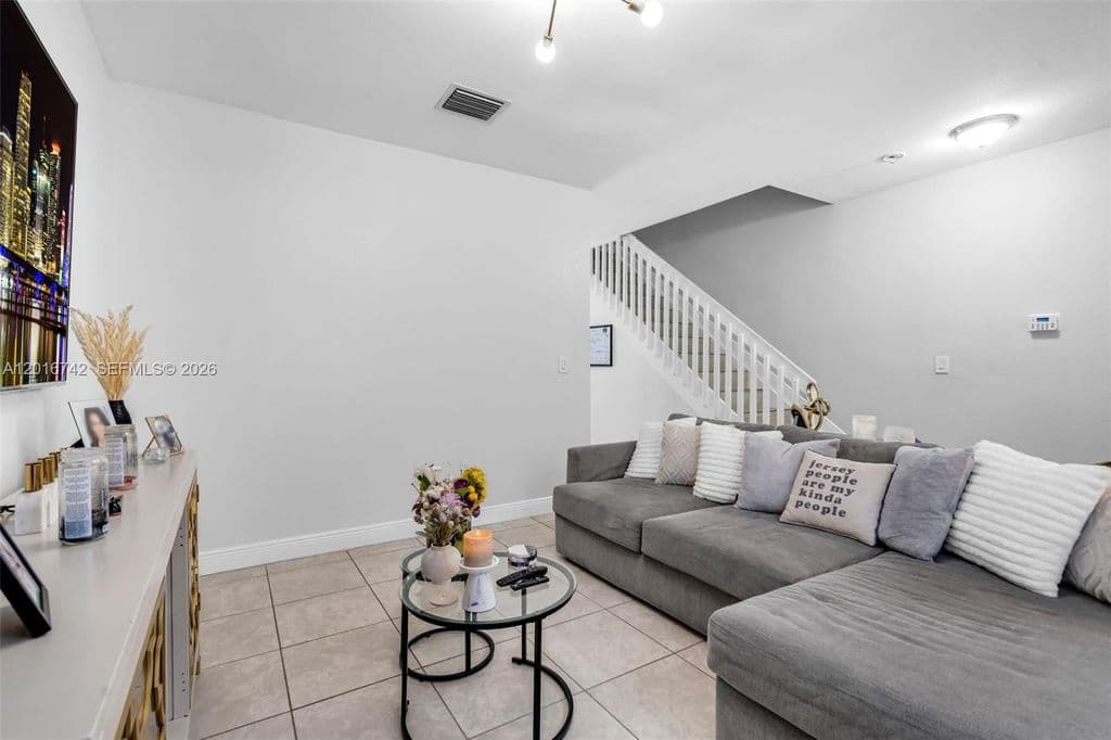 2+1 Mülk — 8936 W 35th Ln