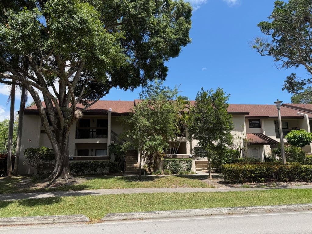 2+1 Condo — 2664 NW 42nd Avenue