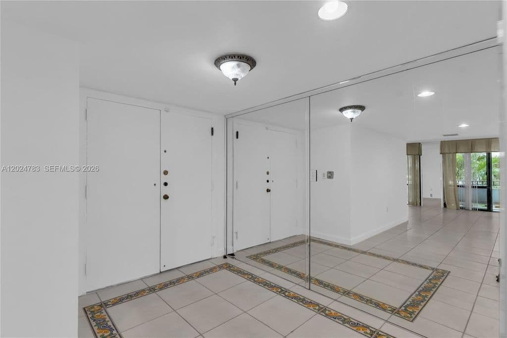 3-bedroom Condo — 13951 Kendale Lakes Cir #208A