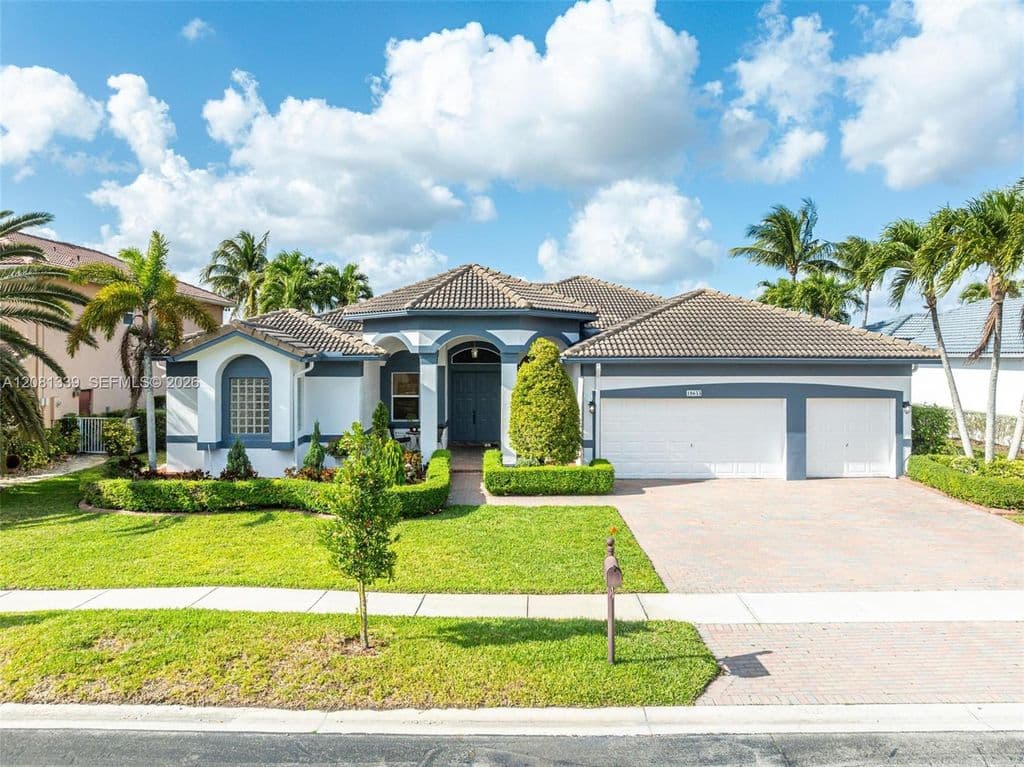 5-bedroom Single-Family Home — 18633 SW 24th St
