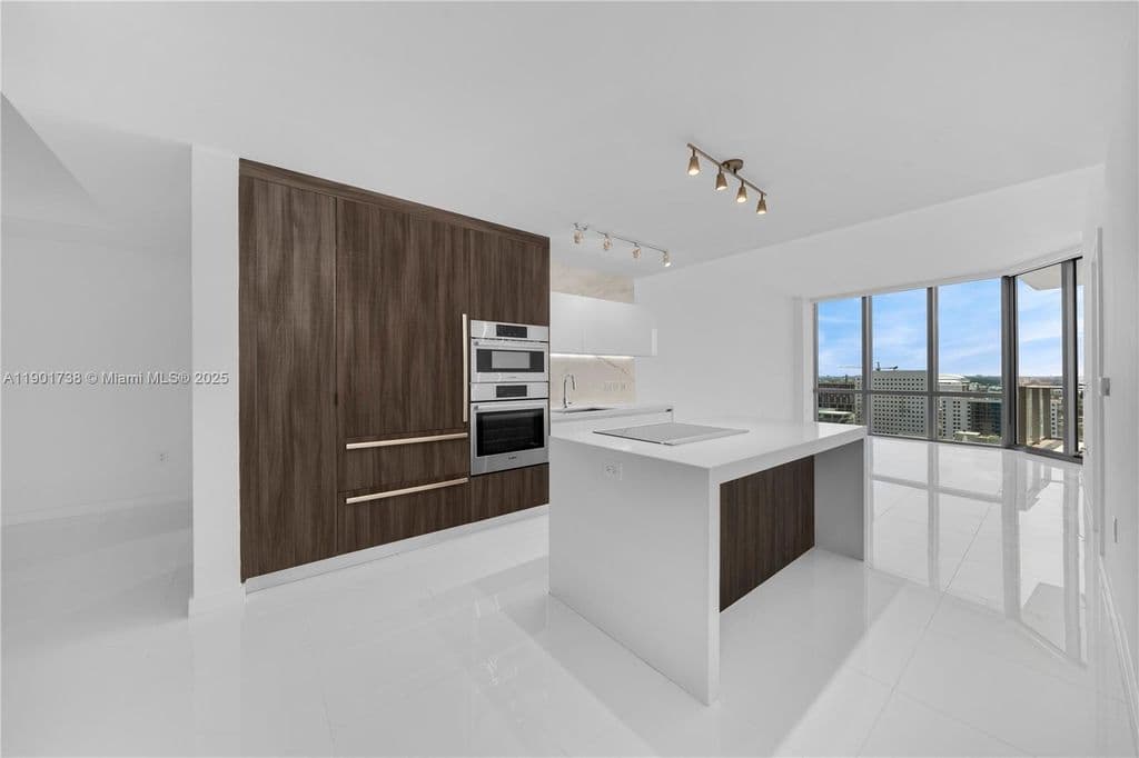 1+1 Condo — 851 NE 1st Ave #2106
