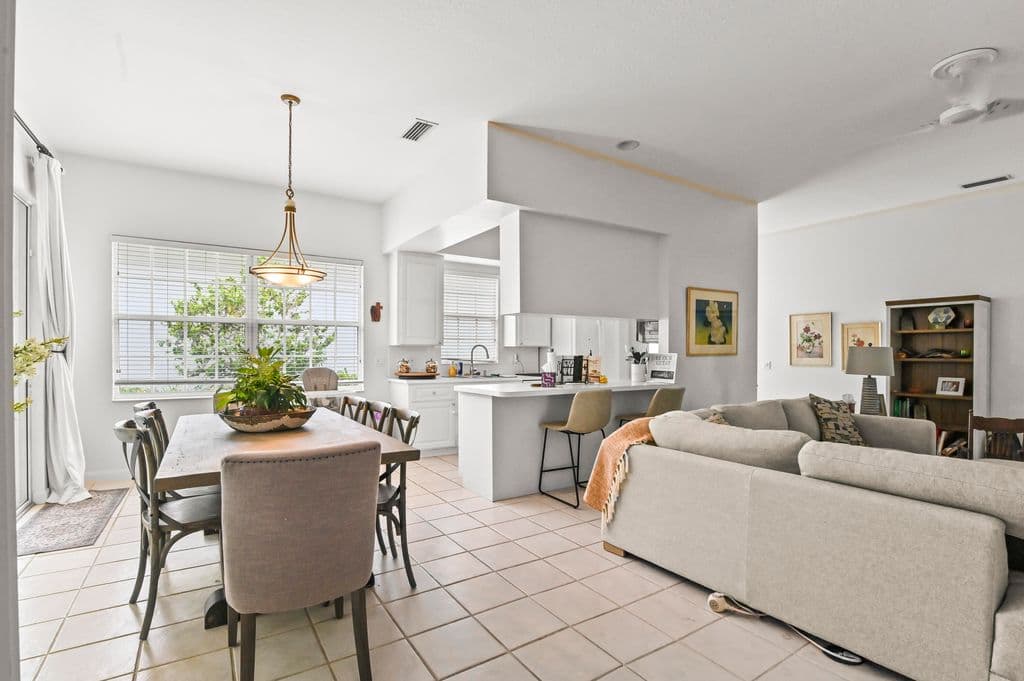 3+1 Müstakil ev — 4766 Valencia Drive