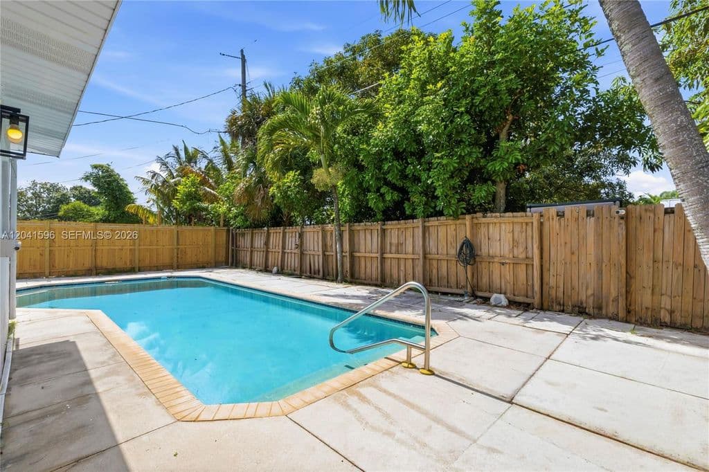 3+1 Müstakil ev — 230 NW 55th St