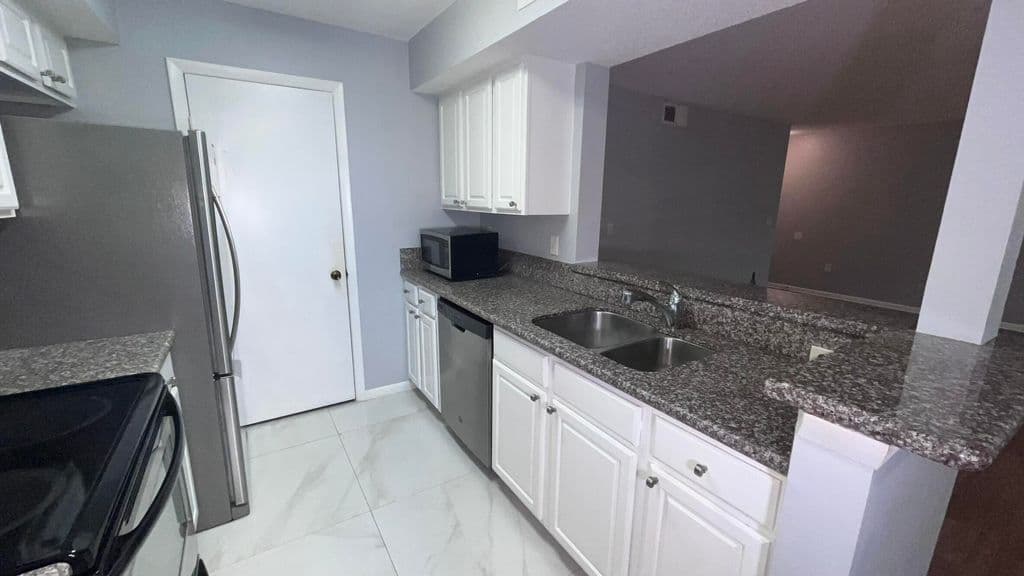 2+1 Condo — 815 W Boynton Beach Boulevard #11-107