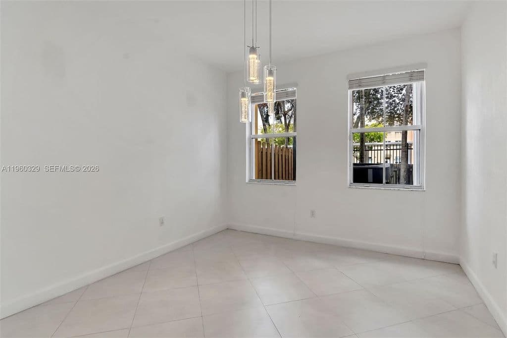 5+1 Müstakil ev — 11321 NW 84th St
