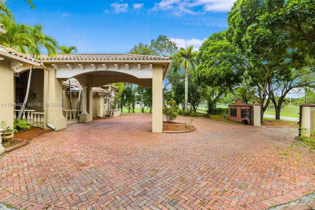 5+1 Müstakil ev — 7761 SW 122nd Ave