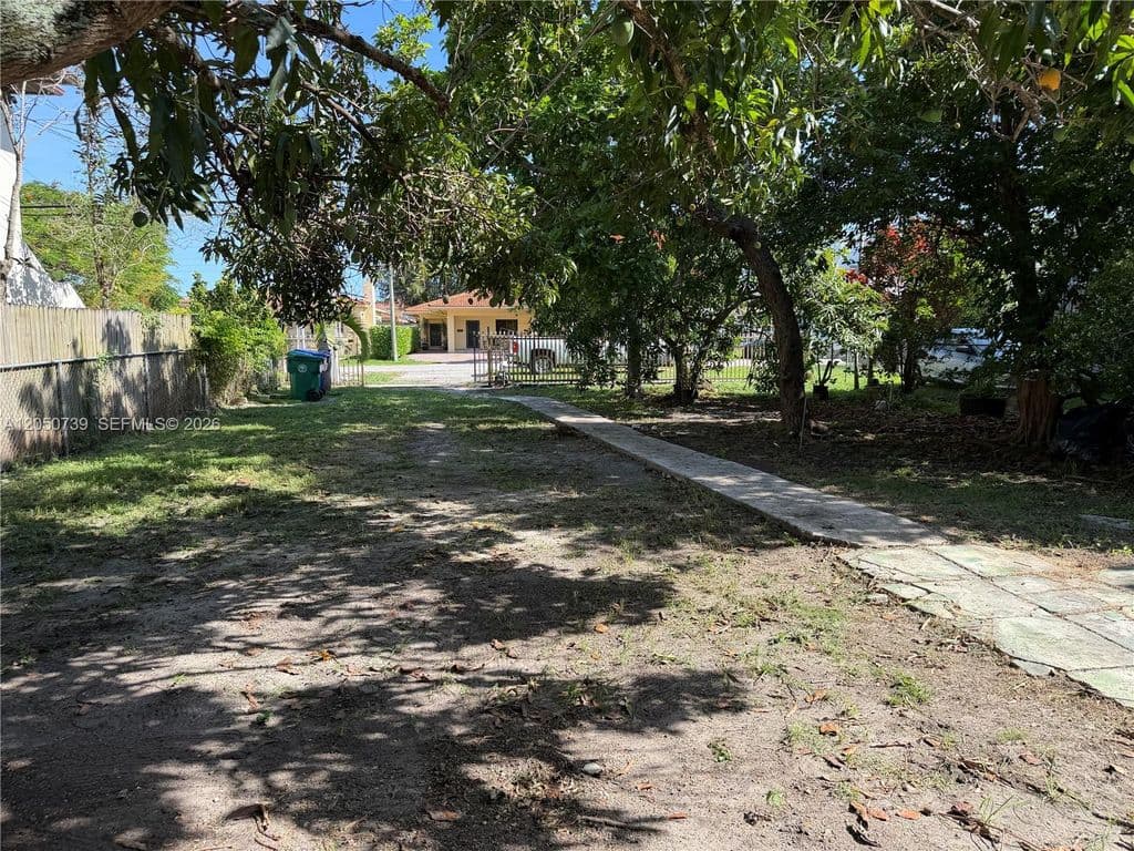 2+1 Müstakil ev — 3555 SW 23rd St