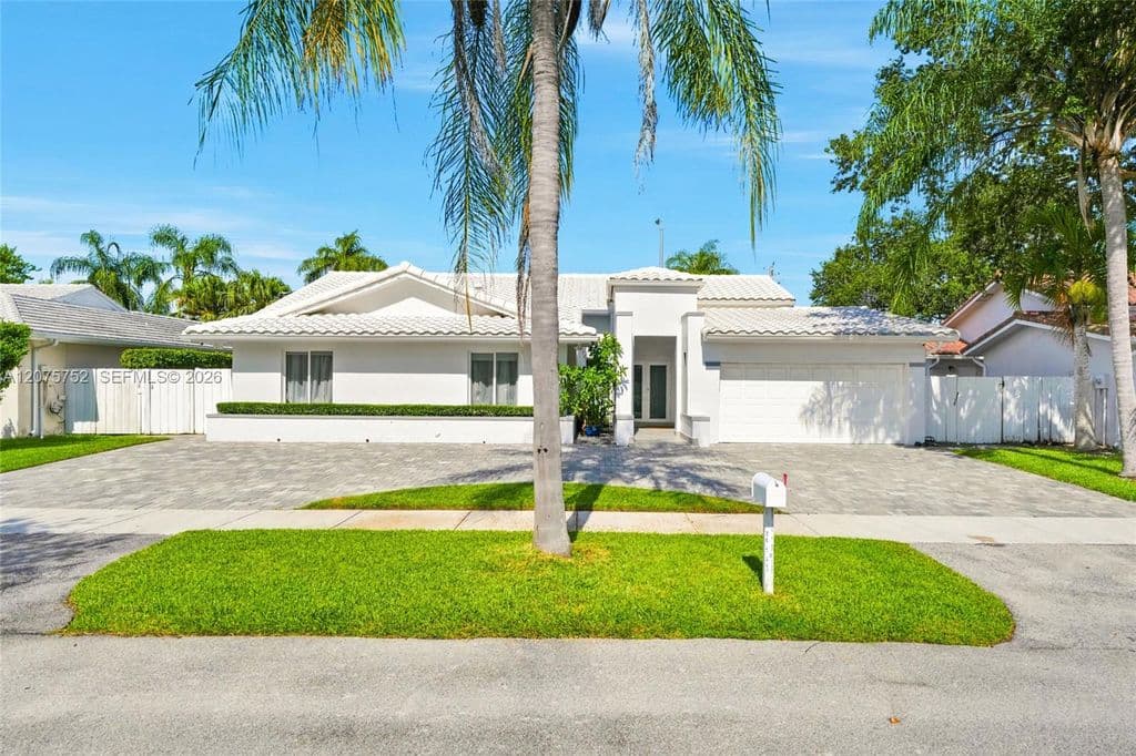 4+1 Müstakil ev — 8250 SW 86th Ct
