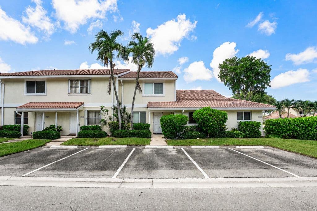 2-bedroom Property — 6351 Walk Circle