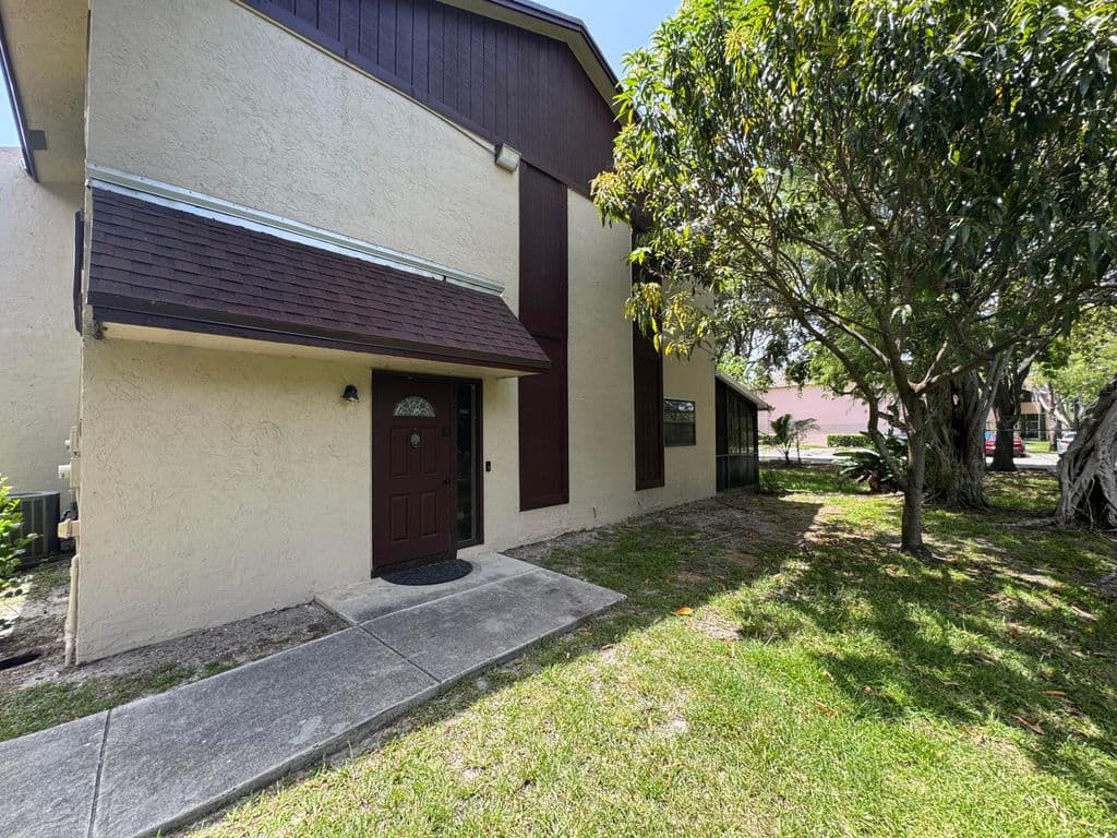2-bedroom Property — 613 NW 47TH Street