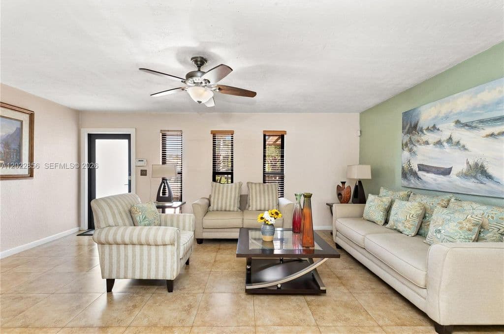 4+1 Müstakil ev — 321 NW 96th Ave