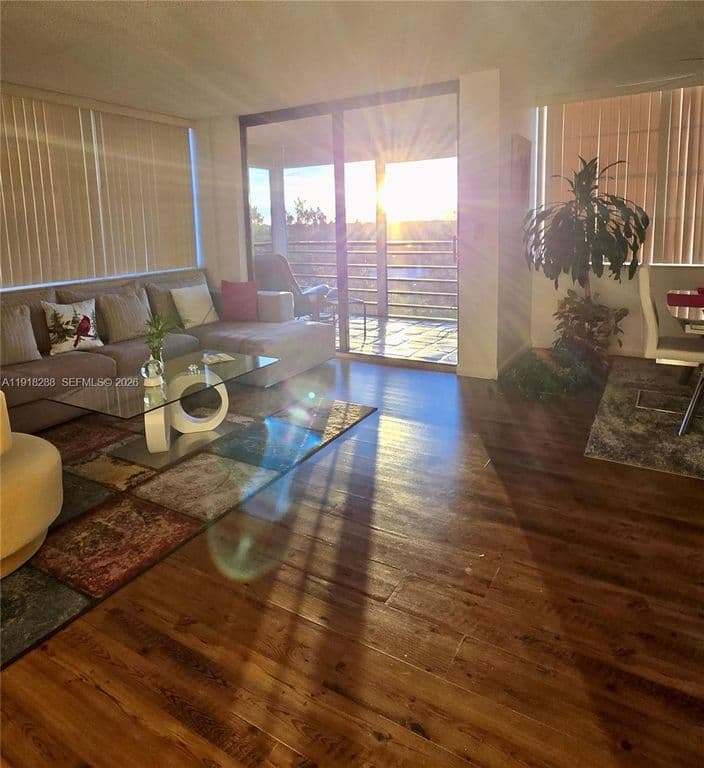 2-bedroom Condo — 1400 Saint Charles Pl APT 612