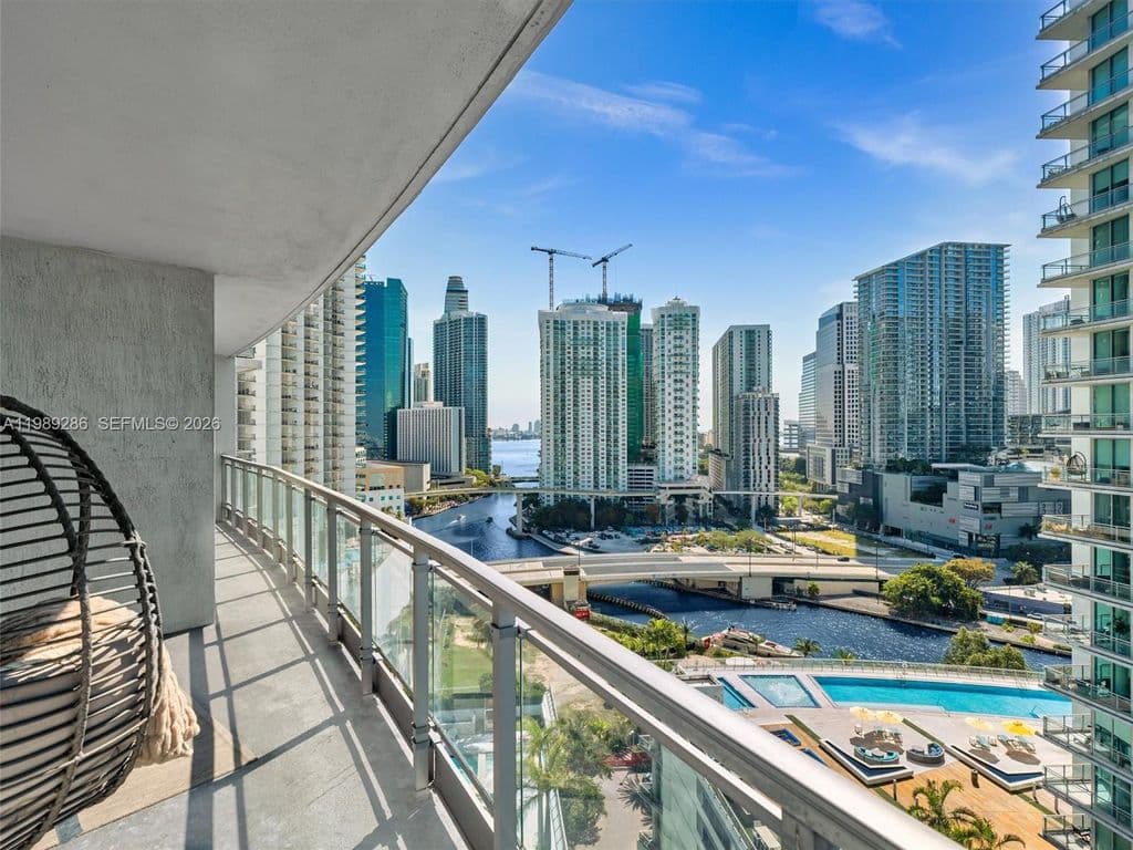 2-bedroom Condo — 90 SW 3rd St APT 2013