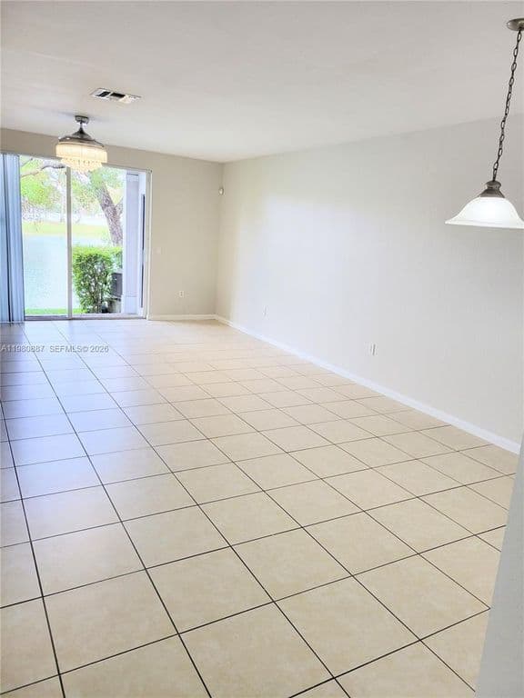 3+1 Mülk — 8263 SW 27th St #102