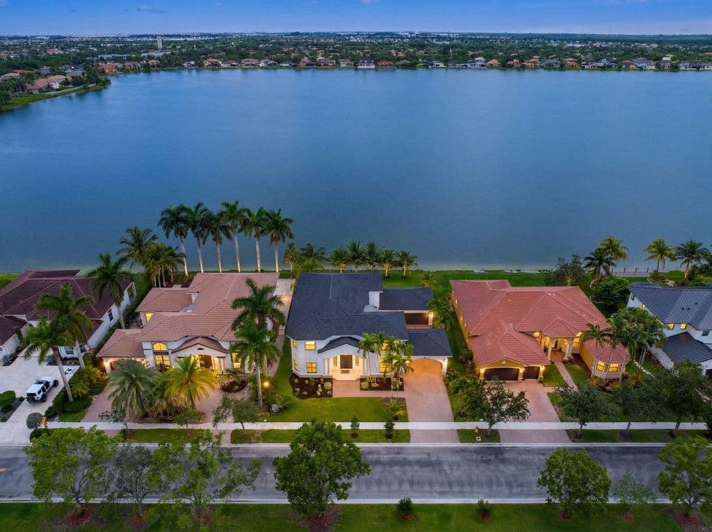 5-bedroom Single-Family Home — 18684 SW 17th Court