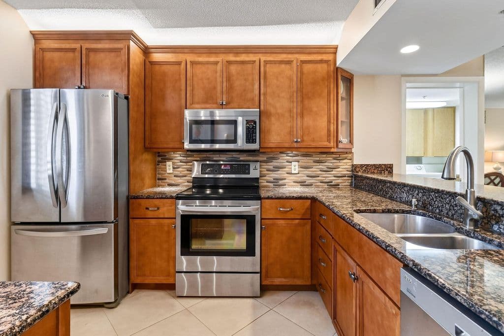 2+1 Condo — 2101 Marina Isle Way #202