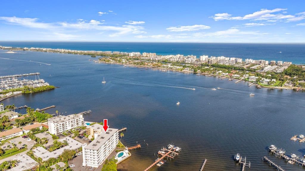2+1 Condo — 231 E Lantana Road #402