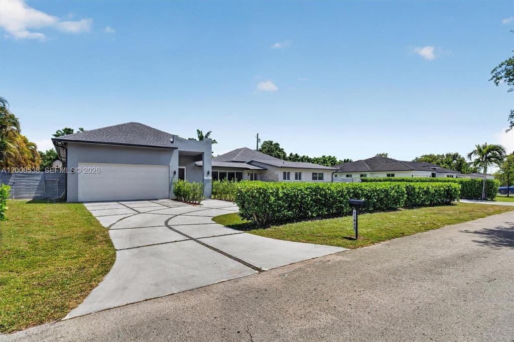 4-bedroom Single-Family Home — 11811 SW 82nd Rd