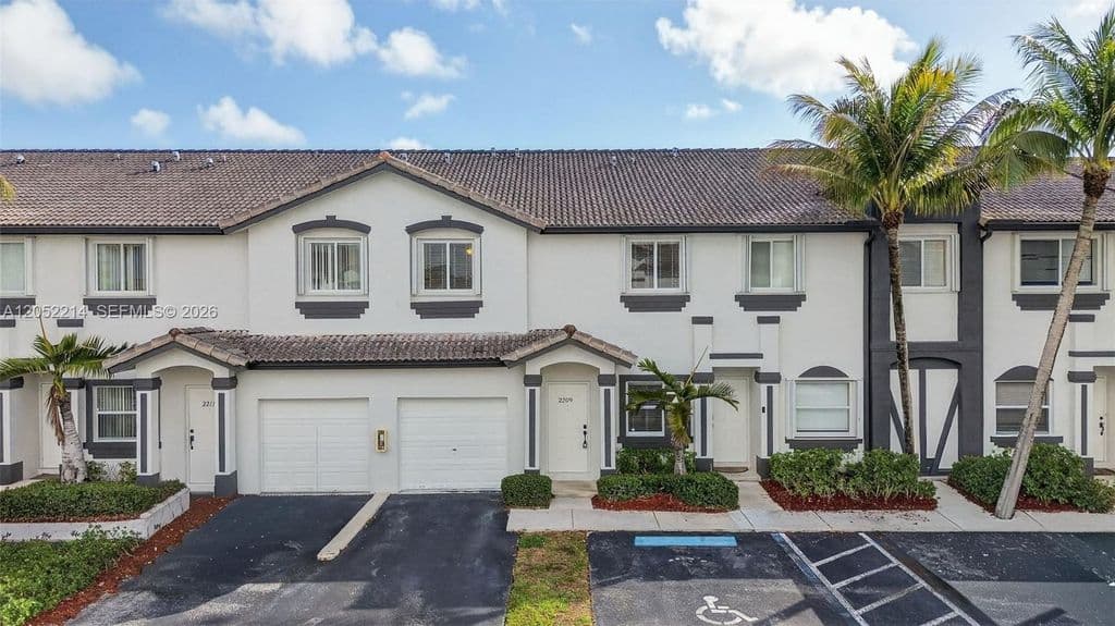 4-bedroom Property — 2209 SE 24th Pl #2209